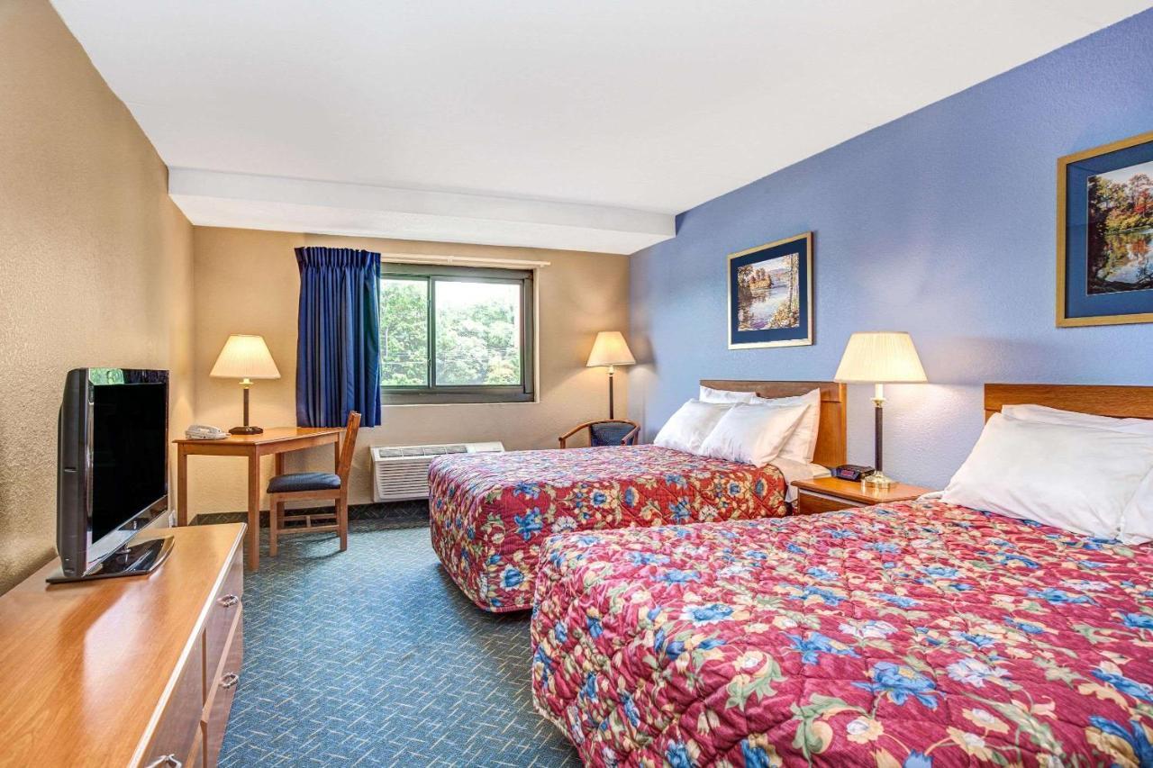Super 8 By Wyndham Mahwah Hotel Ngoại thất bức ảnh